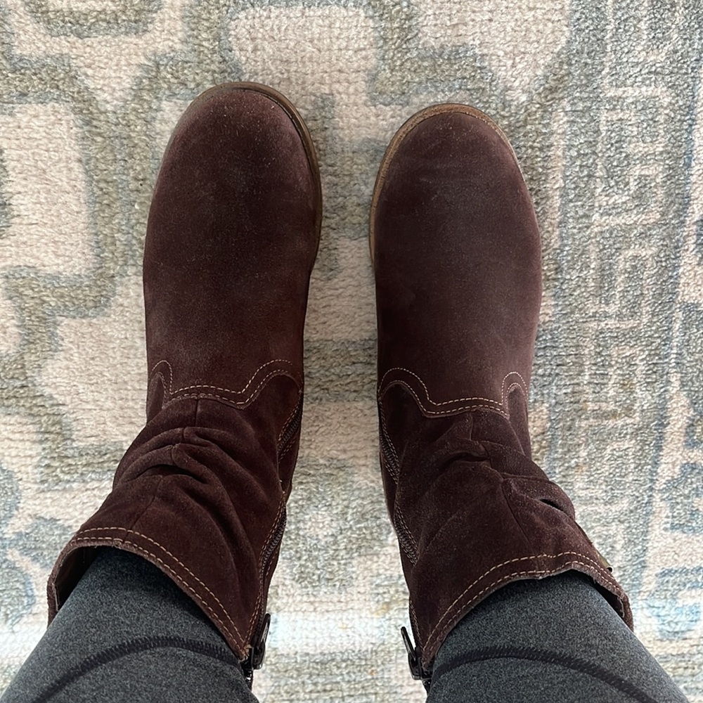 Earth brown suede boot size 7.5 - Picture 7 of 8